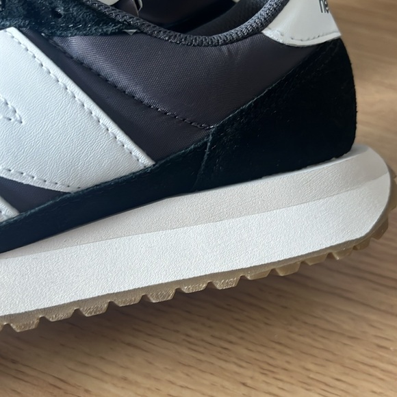 New Balance Black and Gray Athletic Shoes - Picture 9 of 16